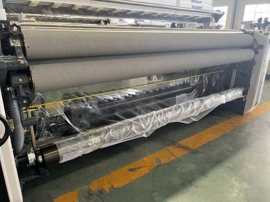 تلوح في الأفق منسوجات عالية السرعة عالية الكثافة بنفث الماء مع تسليط حدبة لأقمشة البوليستر.