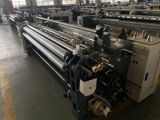 ستارة بوليستر عالية السرعة تلوح في الأفق 1000 دورة في الدقيقة نسيج ذكي نسج Water Jet Loom Dobby