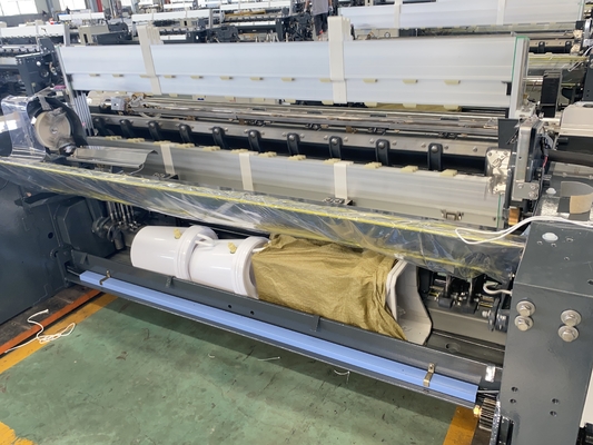 1200 دورة في الدقيقة 3.7KW Water Jet تلوح في الأفق معدات النسيج عالية الكثافة